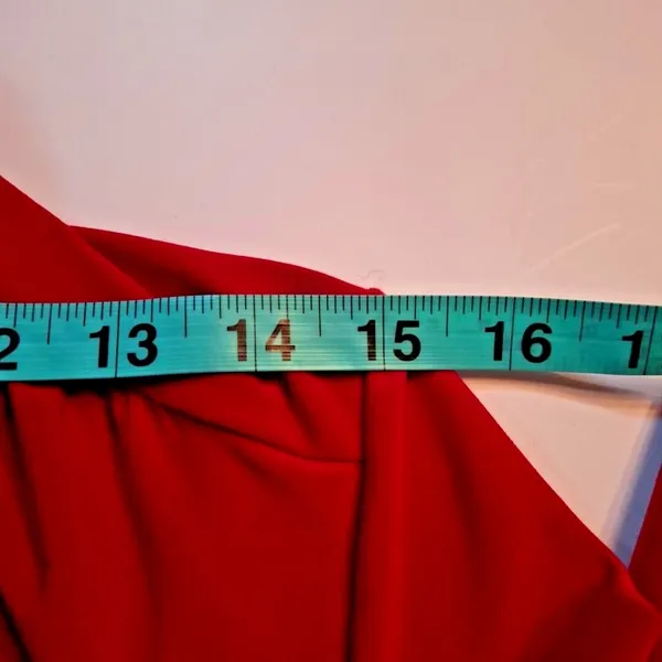 Women's Long Sleeve Red Blouse roll tab sleeve knit a few snags on front no tags - Image 4