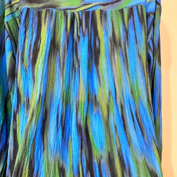 Vibrant Blue and Green Long Shirt Size M - Image 7