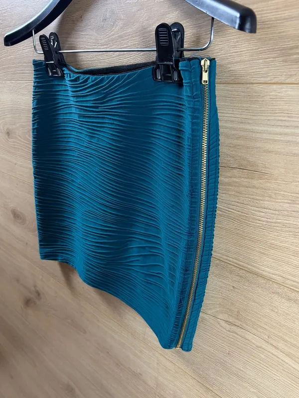 Bershka Teal Textured Mini Skirt with Gold Side Zip Small - Image 2