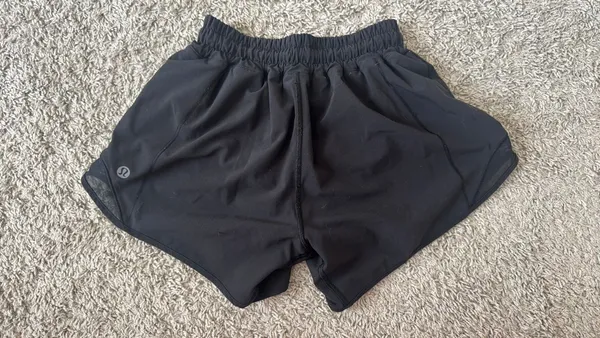 Lululemon Hotty Hot Shorts Black 4" - Image 2