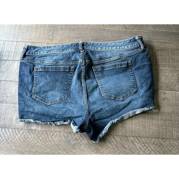 Torrid women's Blue Distressed 3" Jean Shorts Size‎ 18 - Image 7