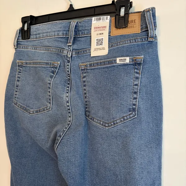 NWT Signature Levi Strauss Heritage Mid Rise Boyfriend Jeans Blue Distress 2 W26 - Image 3