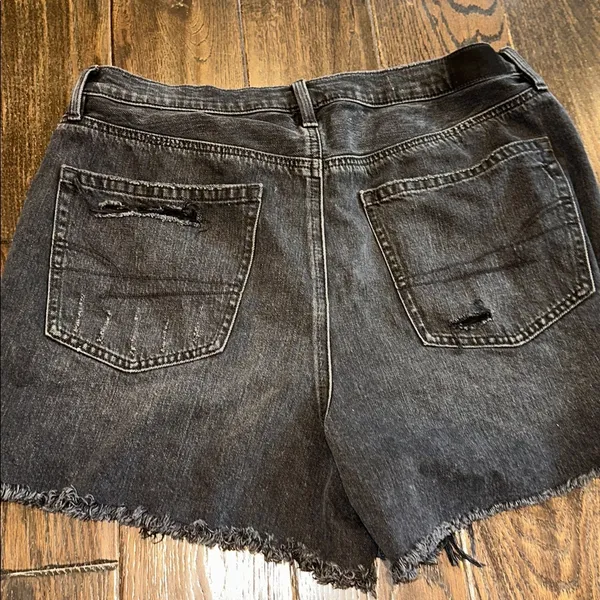 American Eagle Outfitters highest rise 90’s boyfriend Jean Shorts size 16 - Image 8
