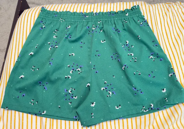 Floral Short Pants Green Size XL - Image 2