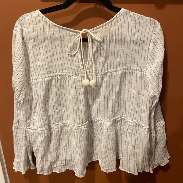 Euc Long Sleeve White Flowy Striped Top Size Large - Image 4