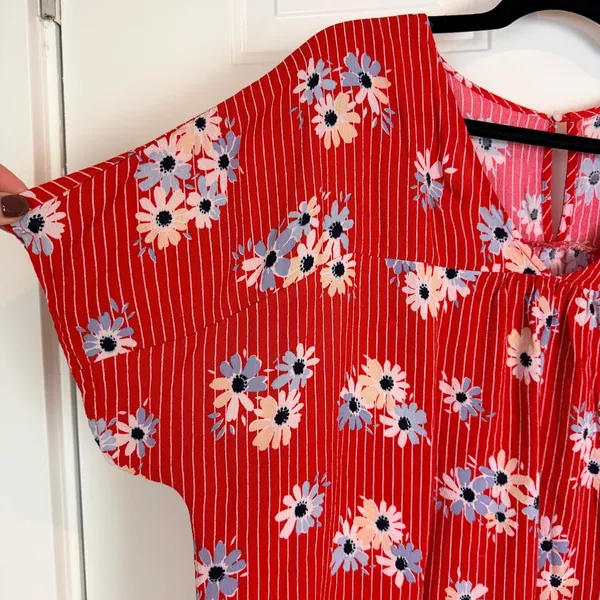 Madewell red stripe/ floral v-neck blouse size Large - Image 3