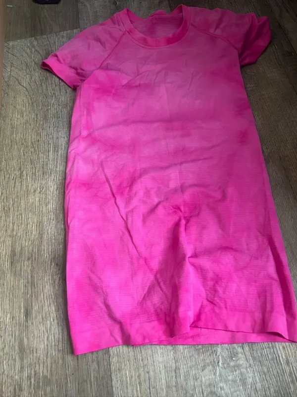 Lululemon Swiftly Tech Short Sleeve Shirt in a pink marbled dye pattern size 2 - Image 4