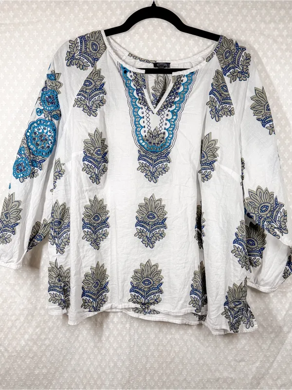 Talbots White Blue Green Floral Eyelet Cotton V Neck Top - Image 2