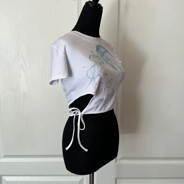NWT CIDER JELLYFISH RHINESTONE CUT OUT SIDE TIE TEE - Image 3