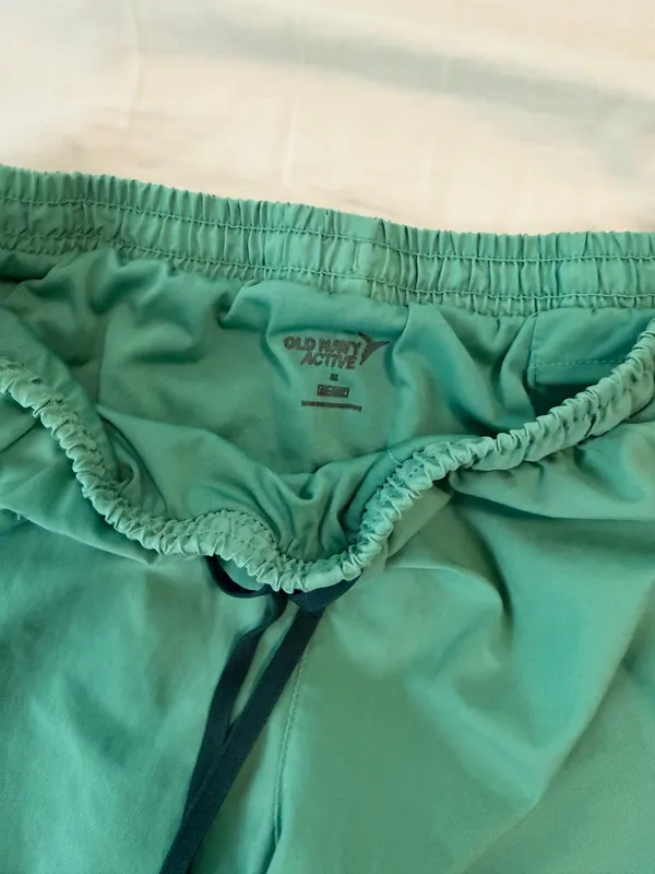 Old Navy Active Shorts Women’s - Image 2