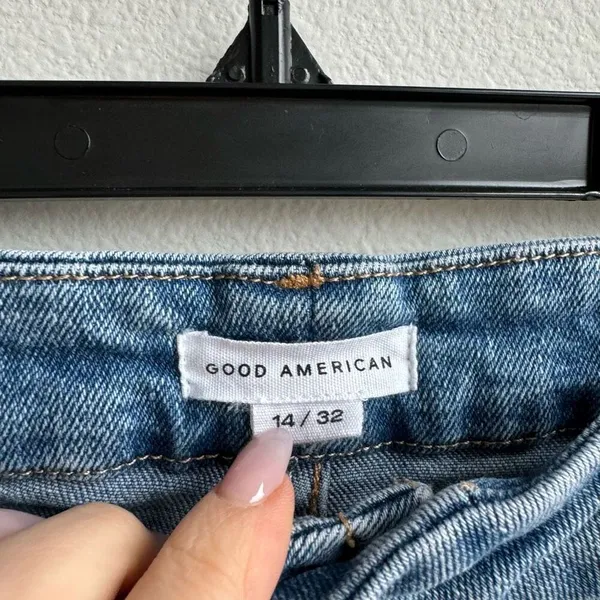 Good American Good Classic High Rise Medium Wash Distressed Jeans Size 14 / 32 - Image 3