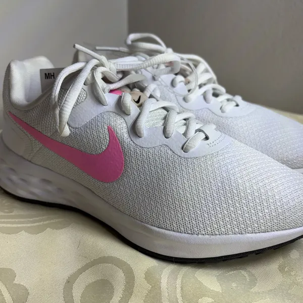 Nike White and Pink revaloution 6 Running Shoes size 5.5 NWT - Image 13