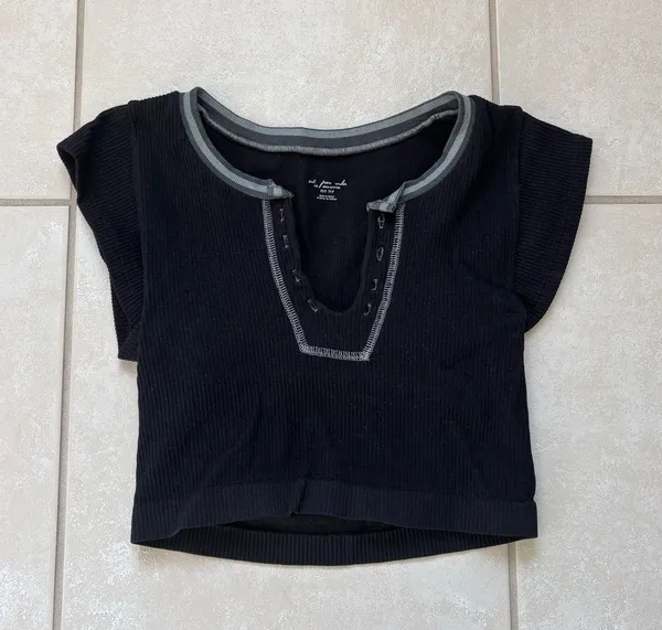 Urban Outfitters Crop Top - Image 3