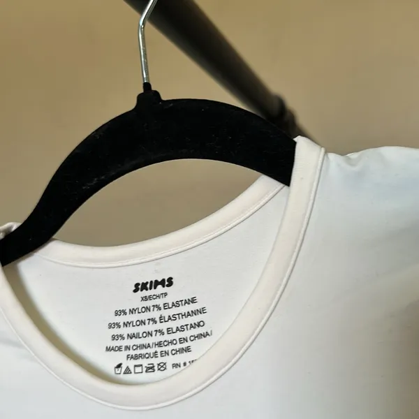 Skims Soft Smoothing Seamless T shirt Marble Top size‎ XS NWT - Image 7