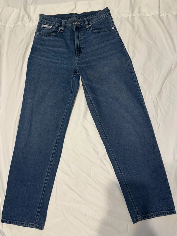 NWOT Women’s Calvin Klein Mid-Blue Straight Leg Jeans - Image 4