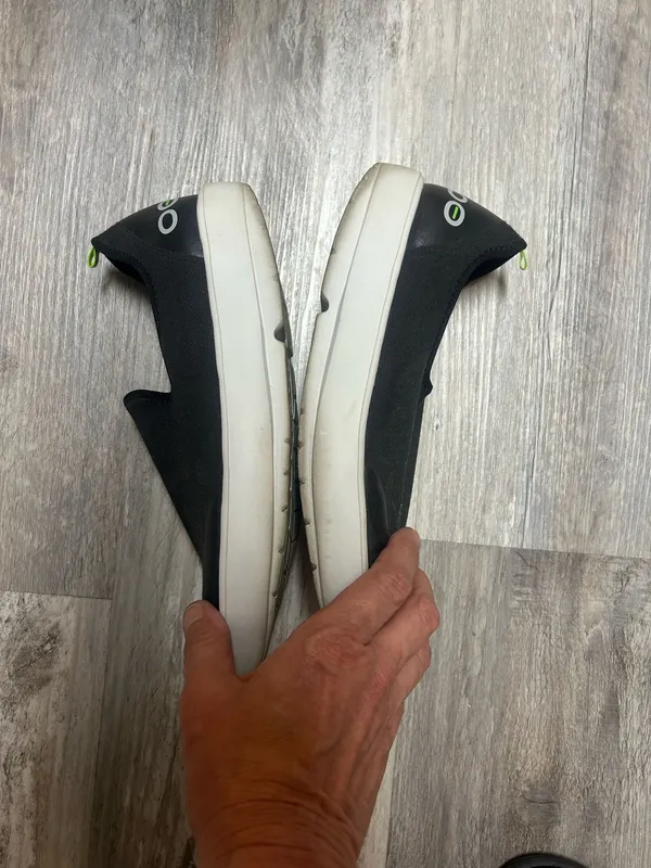 Women’s OOMG EEZEE Low Oofos Black/white Slip on Shoes Size 9.5 - Image 4