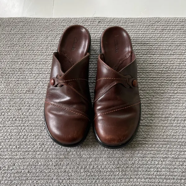 Clark’s Dark Brown Leather Low Heel Mules Clogs Size 9M - Image 7