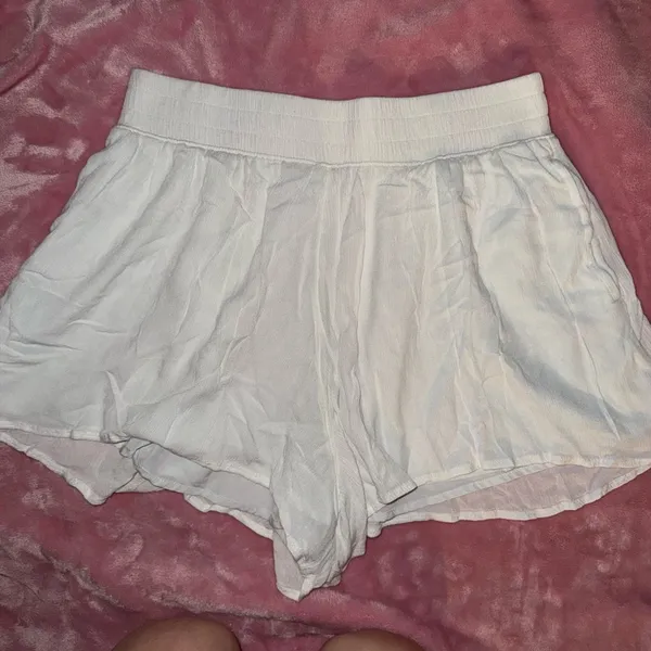 Hollister New‎ Short Flowy Size Large - Image 2