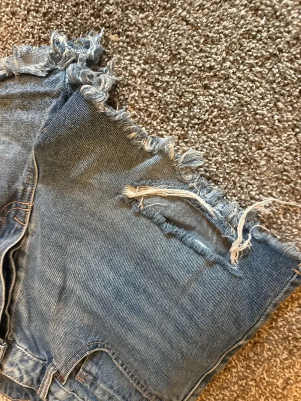 High-rise jean shorts in blue - Image 3
