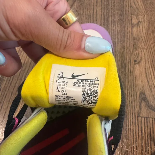 Nike Air Max Shoes - Image 8