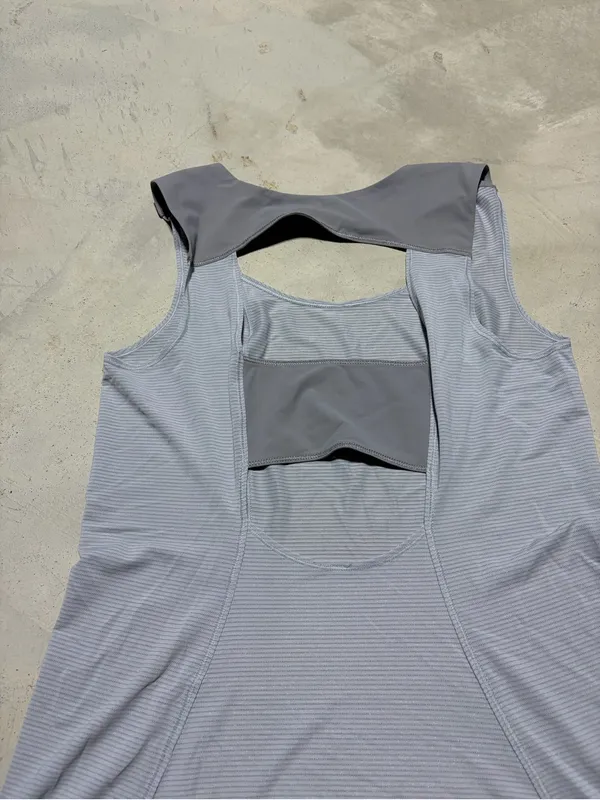 Lululemon Women’s Light Gray Sleeveless Active Tank Top - Image 3