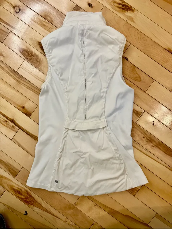 EEUC lululemon "Run For The Cold" vest white size 4 - Image 2