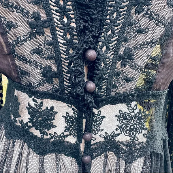 A’reve black lace sheer top Size M - Image 12