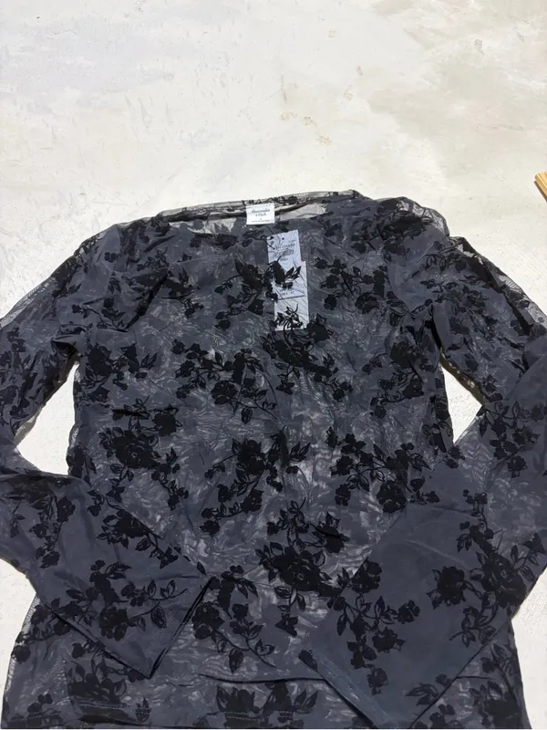 Abercrombie & fitch NWT Sheer Black Floral Long-Sleeve Top small MSRP$50 - Image 2