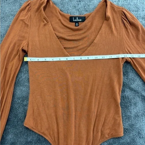 Lulus Rust Orange Deep V-Neck Long Sleeve Puff Shoulder Bodysuit Size Medium‎ - Image 6
