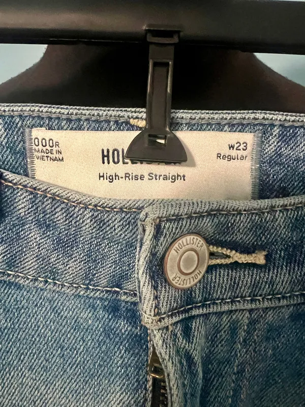 Hollister High Rise Straight Jeans, Size 000R/23 - Image 3