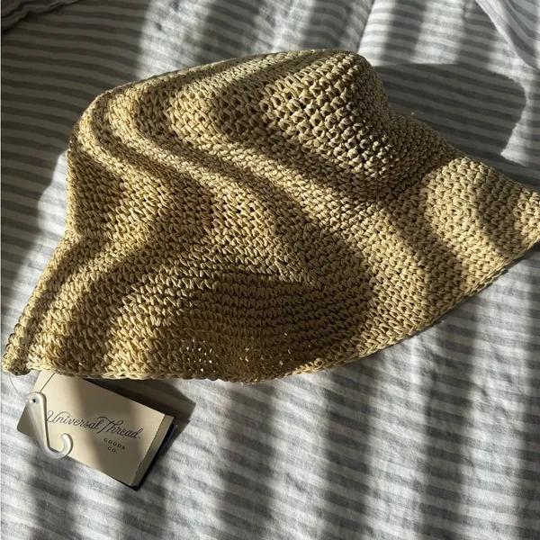 Universal Thread straw crochet bucket hat natural S/am - Image 4