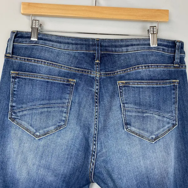 DRIFTWOOD Kelly Classic Bootcut Button Fly Medium Wash Faded Denim Jeans Size 32 - Image 4