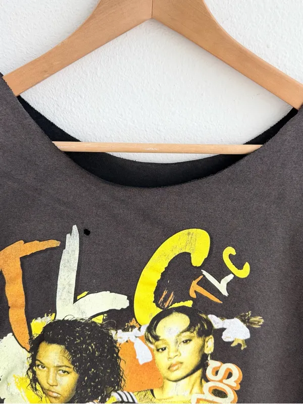 TLC No Scrubs black off the shoulder graphic tee - Image 2