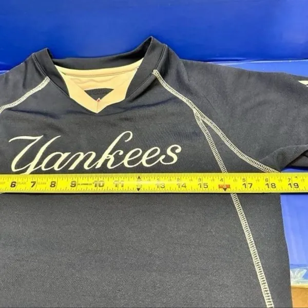Majestic New York Yankees Jersey shirt L - Image 8