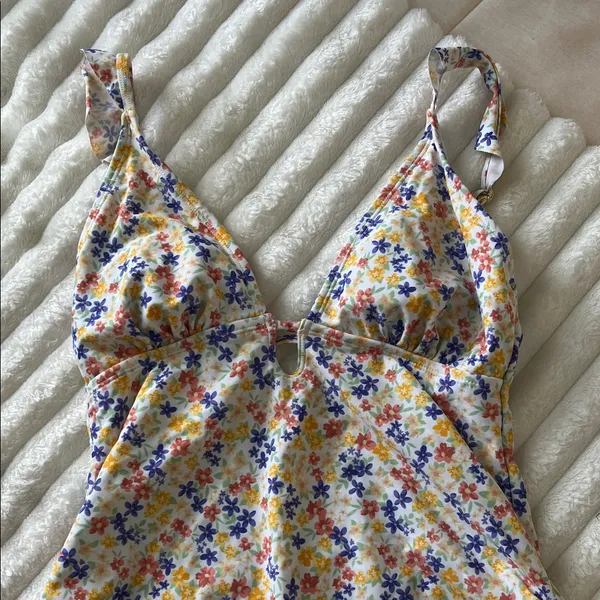 Shade and Shore Floral One-Piece Swimsuit - Image 2