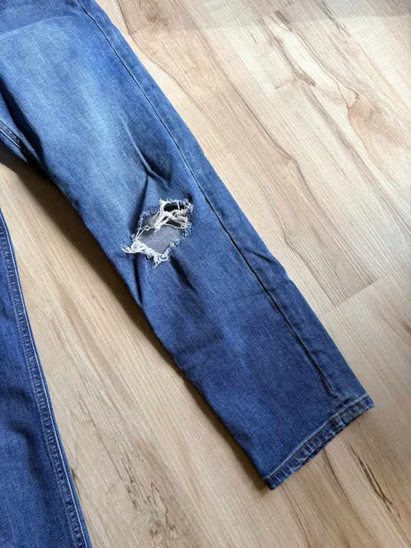 Express High-Rise Mom Jeans - Image 3