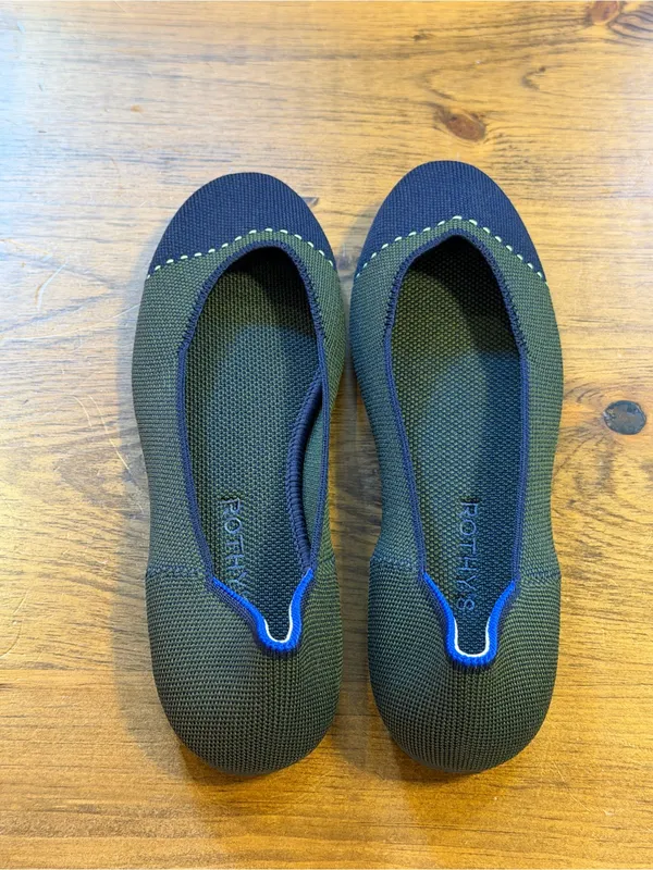 Rothy’s The Flat Highland Captoe NWOB Olive Navy Washable Flats Size 9 - Image 2