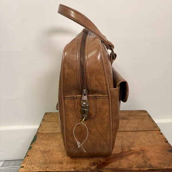 American Vintage Vintage 70s Brown Pilot Airline Bag with Keys - Image 2