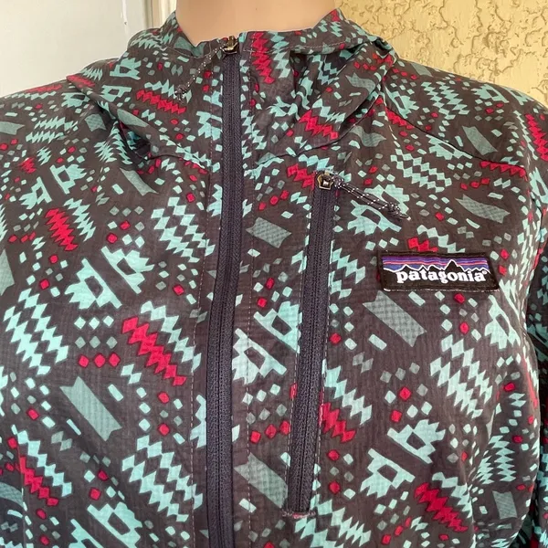 Patagonia Women's Blue and Red Patterned Ski Jacket - Image 5