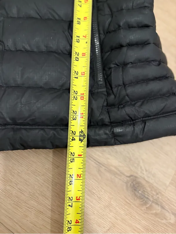 Patagonia Women's Black Down Jacket Size Small - Image 10