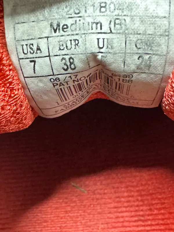 Brooks GTS 17 Size 7 Running Shoes - Image 11