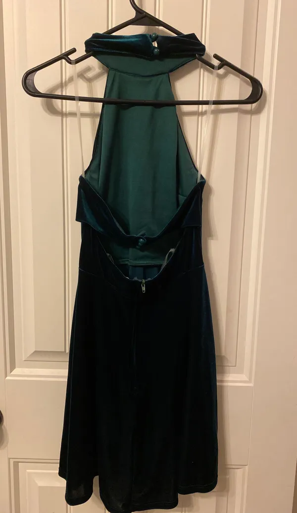 Boutique green velvet halter dress - Image 2