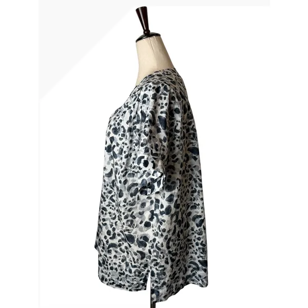 Tommy Bahama Desert Cat Split‎ Neck Top Women Large Black White Leopard Preppy - Image 7