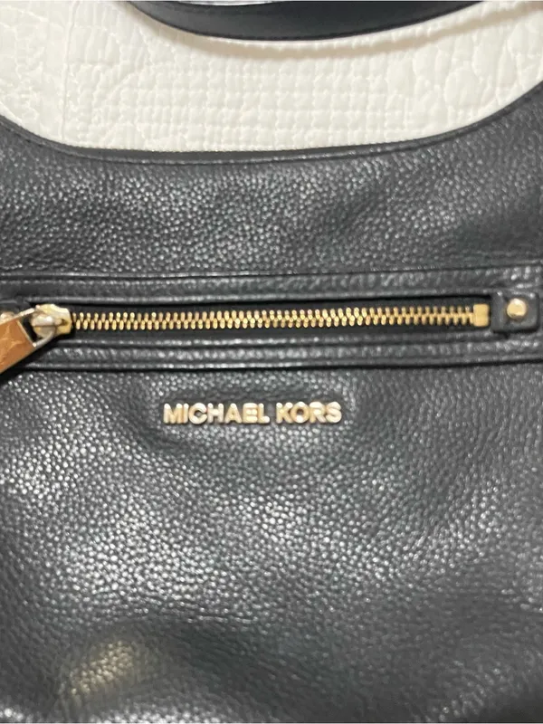 Michael Kors Rhea Black Pebbled Leather Hobo Shoulder Bag with Gold Hardware - Image 2