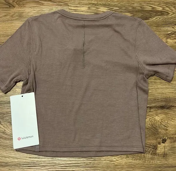 Lululemon Hold Tight Straight Hem Cropped T-shirt - Image 4