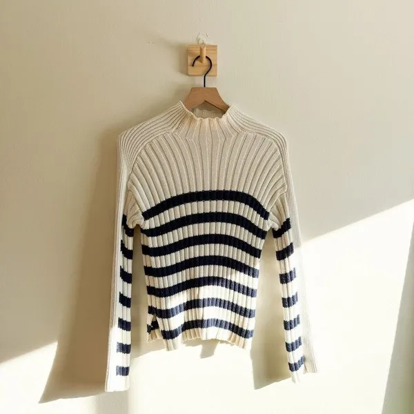 Abercrombie & Fitch Navy & White Stripe Sweater Size XXS - Image 4