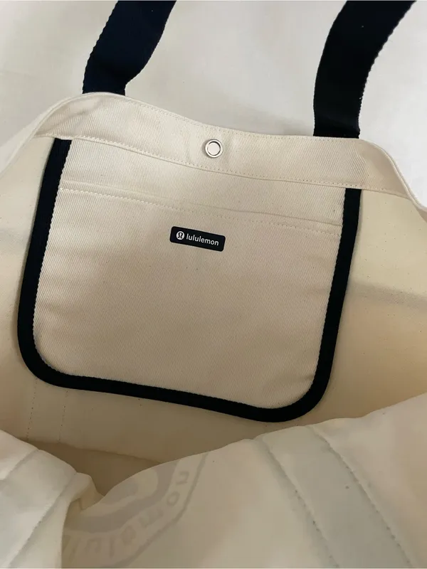 lululemon athletica Daily Multi Pocket Canvas Tote cream with Navy Logo NWT - Image 10