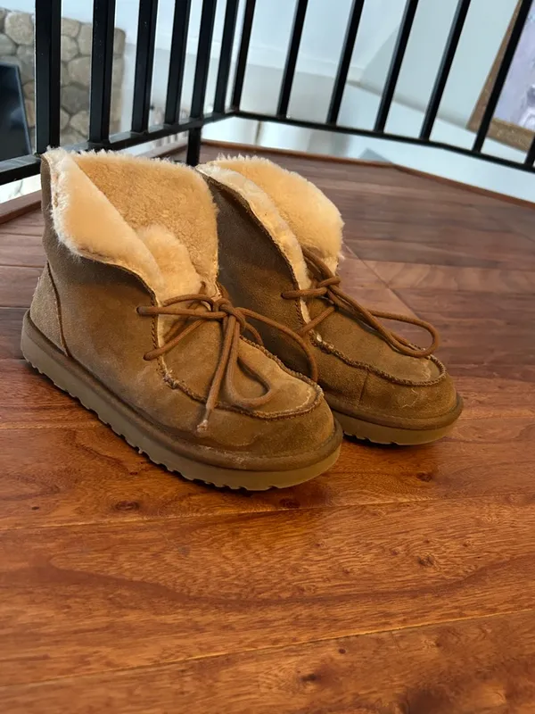 UGG‎ Diara Slip-On Loafer Walking Boots Size 7 - Image 2