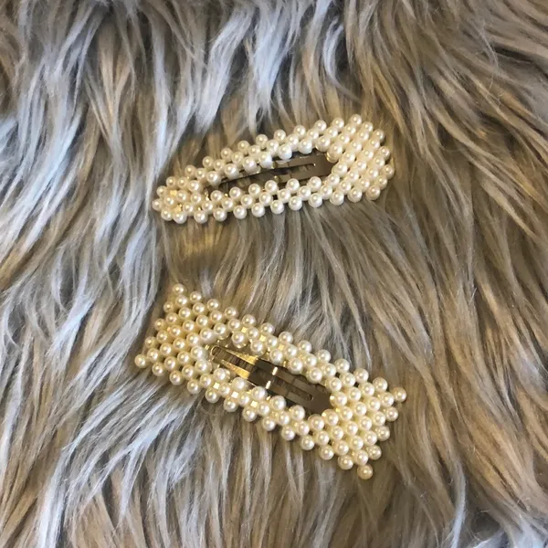 Pearl Hair Clip Set - Image 3