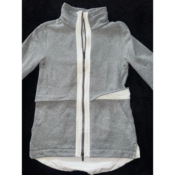 Lululemon Women's Light as Warmth Jacket Grey Fleece Full Zip Size‎ 6 - Image 2
